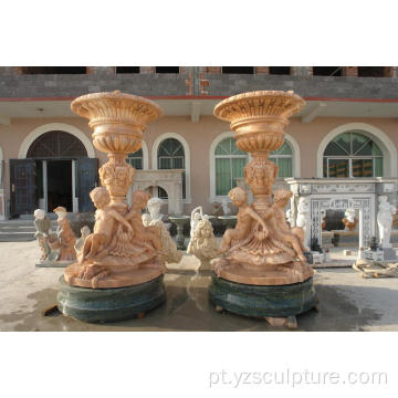 Grande vaso de mármore com estátua de crianças